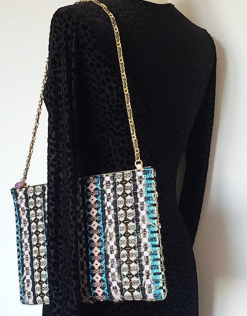 Sac pochette chaîne "Forêt de bouleaux sous la neige, de beau jour et de belle nuit."