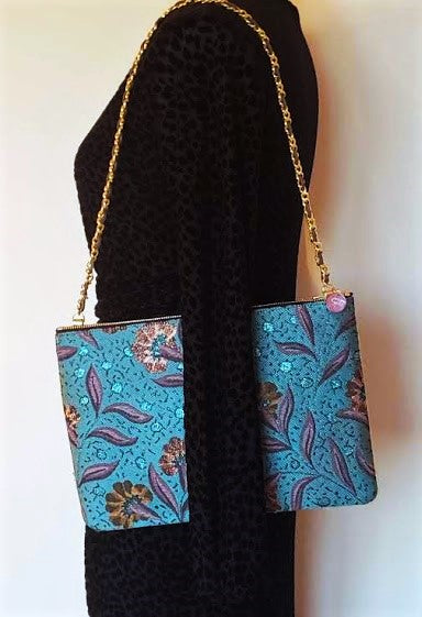Sac pochette "Lumière de lune dans le ciel et nature bleue de nuit."