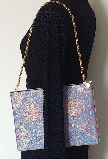 Sac pochette Bleu "Le Miroitement des eaux de l'étang sous le soleil et légèrement ondulant."