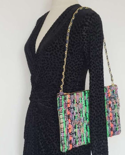 Sac pochette chaîne de fêtes "Couleurs et Matières de la nature florissante au printemps et noir épuré de l'hiver."
