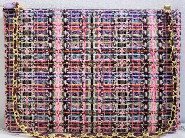 Sac pochette chaîne "Bouquet multicolore de gerberas, près du tapis."