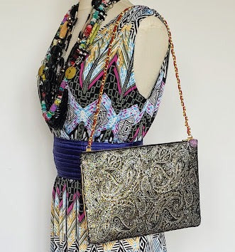 Sac pochette de fêtes " Noël, guirlandes dans les arbres sous la lune argentée."