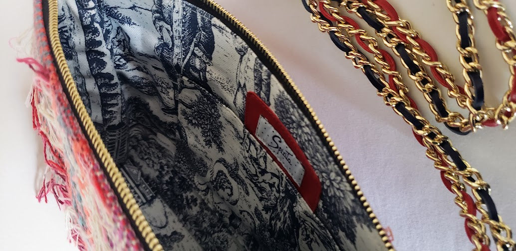 Sac à main "Champs de fleurs rouges dans la brume, recto et verso." 1ère SERIE.