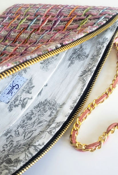 Sac pochette chaîne "Bouquet multicolore de stachys byzantina et tableau de petites fleurs rouges."
