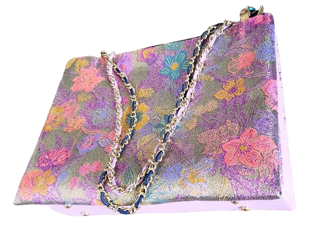 Sac à main "Floraison des premières roses dans le jardin déjà coloré." PRECOMMANDE.