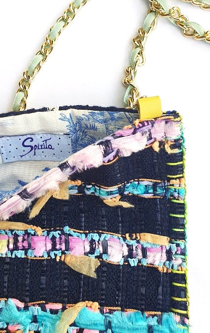 Mini sac "Eclosion de fleurs multicolores et sève jaune."