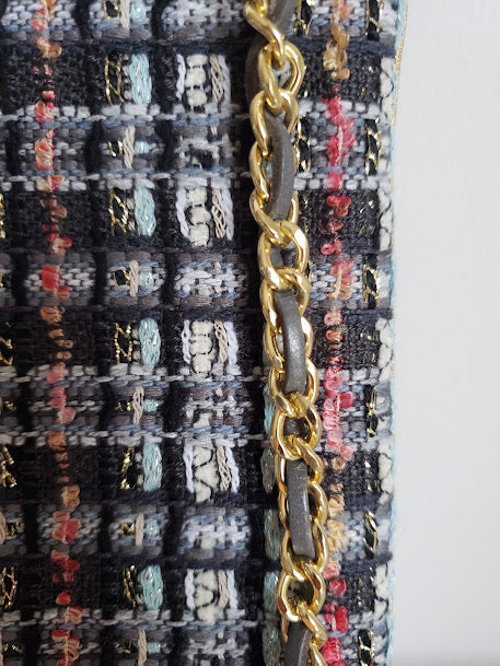 Sac pochette "Forêt en hiver et feuillages marrons glacés dans la nuit."
