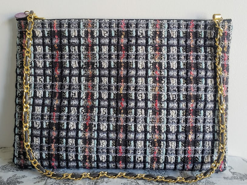 Sac pochette "Forêt en hiver et feuillages marrons glacés dans la nuit."