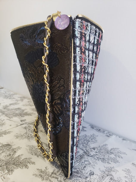 Sac pochette "Forêt en hiver et feuillages marrons glacés dans la nuit."