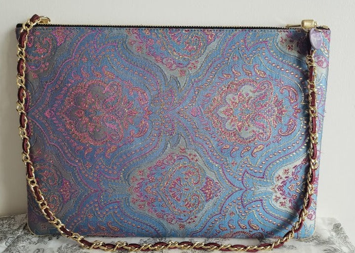 Sac pochette Bleu "Le Miroitement des eaux de l'étang sous le soleil et légèrement ondulant."