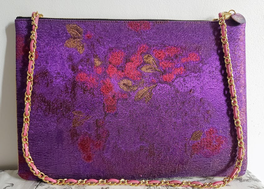Sac pochette chaîne "Bouquet multicolore de stachys byzantina et tableau de petites fleurs rouges."