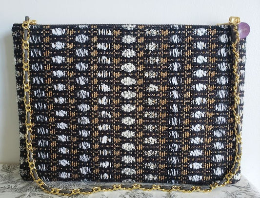 Sac pochette "Zoom sur les écorces et lichen des arbres de la forêt."