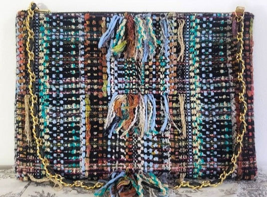 Sac pochette "Forêt de Chênes au début de l'automne, et ciel bleu rayonnant."