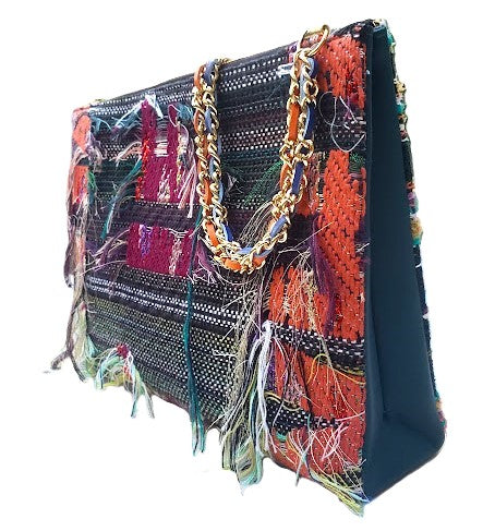 Sac à main "Mousse verte dans le feuillage automnale des arbres et mousse verte et lichen sur les écorces."