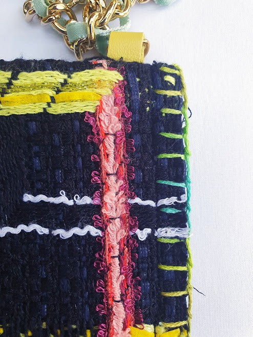 Mini sac "Eclosion de fleurs multicolores et sève jaune."