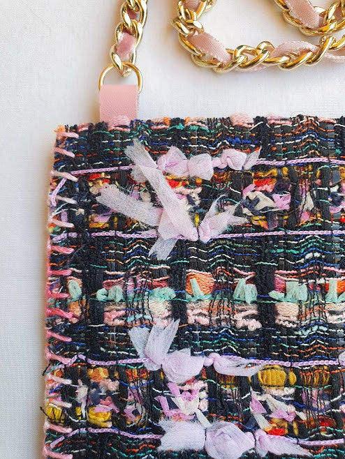 Mini sac "Eclosion de fleurs multicolores et sève argentée rose."