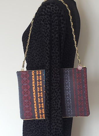 Sac pochette chaîne "Plage noire de Tahiti et tissé ethnique."