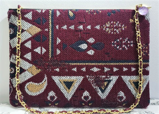 Sac pochette chaîne "Bouquet multicolore de gerberas, près du tapis."